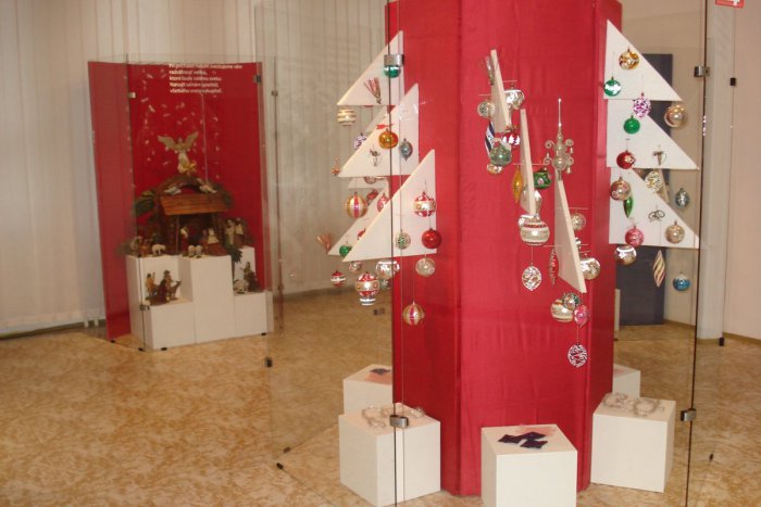 Ilustračný obrázok k článku Vianočné trhy Prešovského samosprávneho kraja: Ozdoby, vence či stromčeky ponúkne 45 sociálnych zariadení!