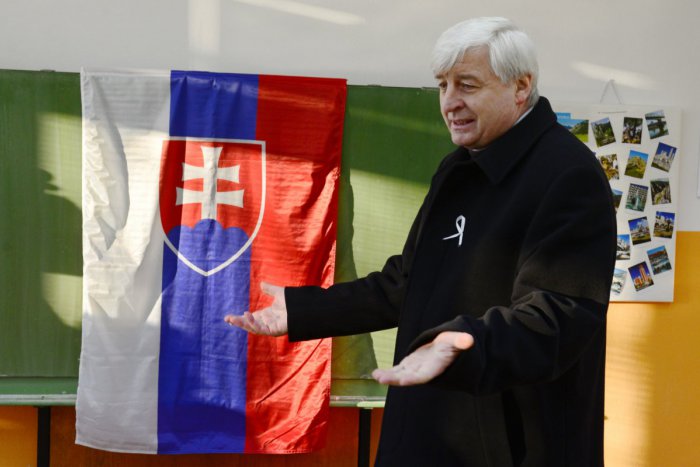 Ilustračný obrázok k článku Hlasovanie o rodine v Prešove: Medzi prvými k urne pristúpil gréckokatolícky arcibiskup