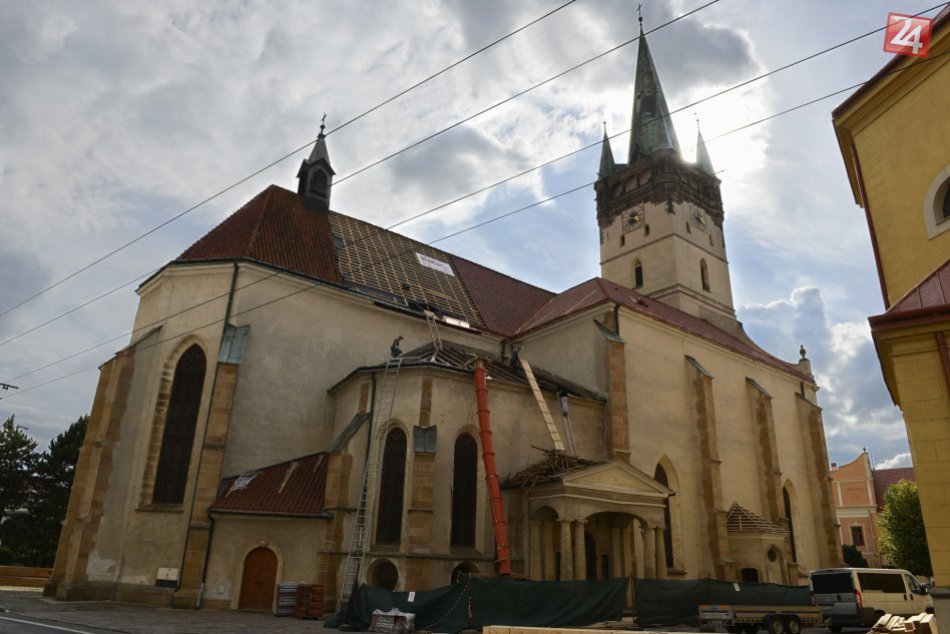 Ilustračný obrázok k článku Poslanci v Prešove odklepli desaťtisíce eur: Ujde sa futbalovému turnaju aj na kostol