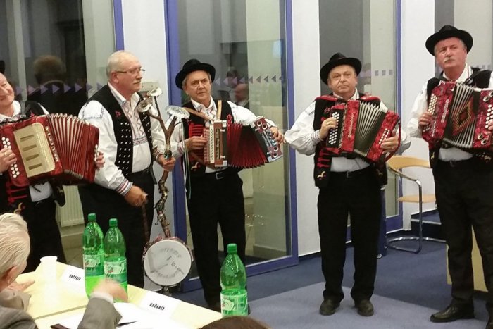 Ilustračný obrázok k článku Prešovskí poslanci rokovali a zrazu prišlo milé prekvapenie: Aha, ako im bolo spríjemnené zastupiteľstvo! FOTO