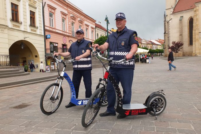 Ilustračný obrázok k článku Prešovských policajtov môžete uvidieť s nevšednou vychytávkou: Po meste na elektrických kolobežkách!