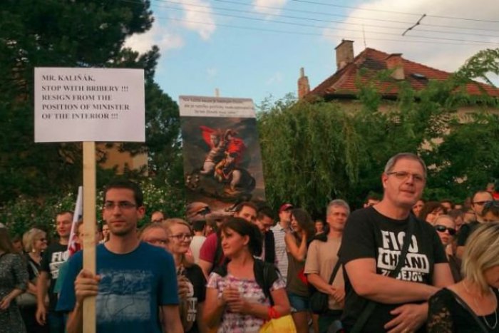 Ilustračný obrázok k článku Sulík na proteste Bonapárty: Zbavili sme sa Mečiara, zbavíme sa aj Fica!