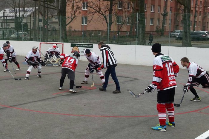 Ilustračný obrázok k článku Boje o najlepšie umiestnenie pokračuje: Výsledky hokejbalistov v Prešovskej lige