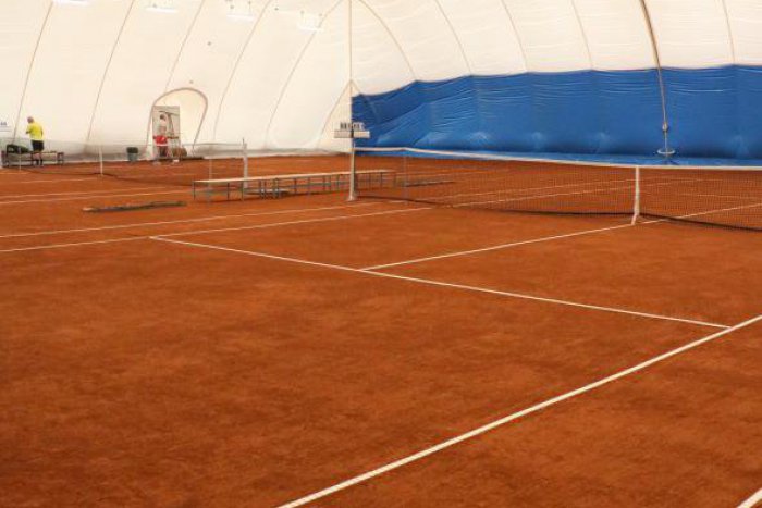 Ilustračný obrázok k článku Zrekonštruované tenisové kurty: Vďaka novej pretlakovej hale fungujú aj v zime