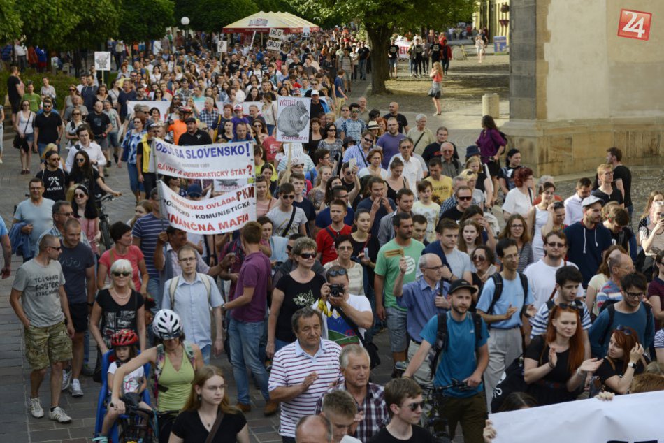 Ilustračný obrázok k článku FOTO z protikorupčného pochodu v Prešove: Zavítali naň ľudia všetkých generácií