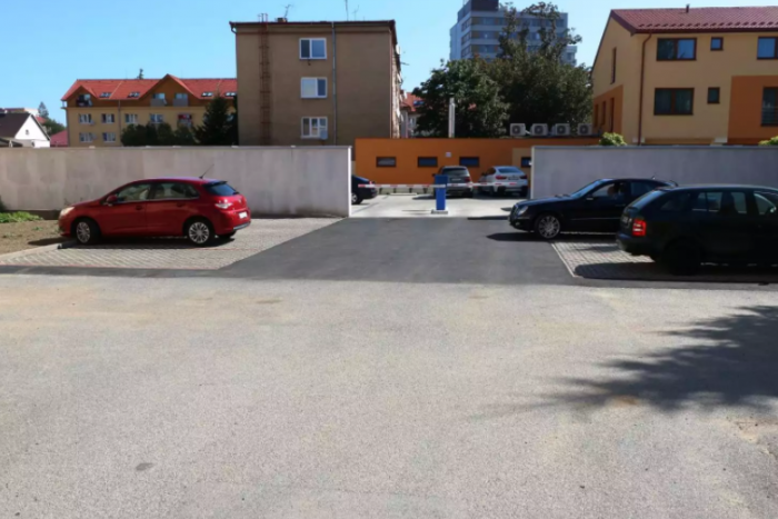 Ilustračný obrázok k článku Ďalší vnútroblok v Prešove je už vynovený: Tešia sa z neho na Janouškovej ulici