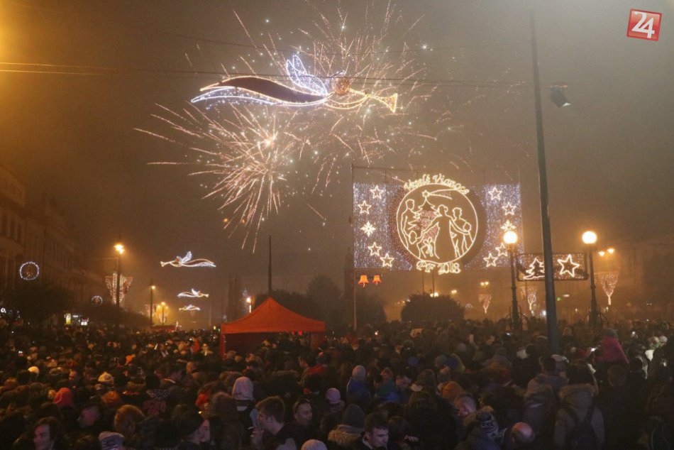 Ilustračný obrázok k článku Prešovčania oslavovali: Silvester v centre mesta prilákal tisíce ľudí, FOTO