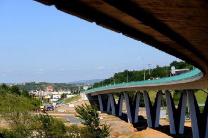 Ilustračný obrázok k článku Výstavba diaľnice Fričovce–Svinia je v plnom prúde: Na úseku vyrastie až 14 mostov
