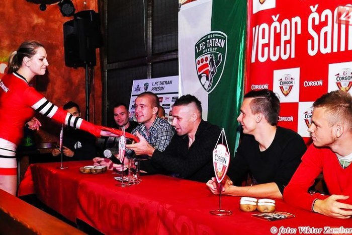 Ilustračný obrázok k článku Večer šampiónov s futbalistami Tatrana: Hráči si podebatovali s fanúšikmi zoči-voči!