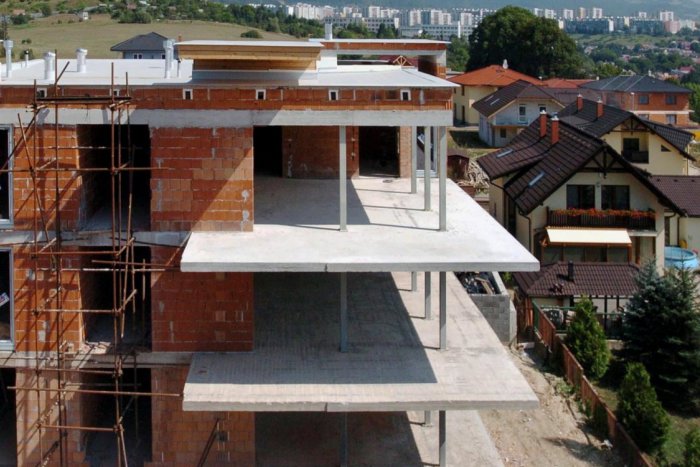 Ilustračný obrázok k článku Na ulici v Prešove rodinné domy za bytovkami nechcú: Obyvatelia žiadali zrušenie plánovanej výstavby!