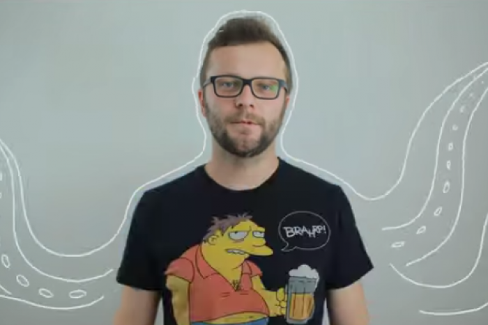 Ilustračný obrázok k článku Zábavný videoklip Prešovčanov z Komajoty: Spevák musel obliekať 30 tričiek, urobili z neho aj chobotnicu :-)