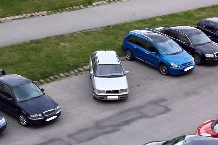 Ilustračný obrázok k článku Toto je možné snáď len v Prešove: Pozrite, ako vodiči zaparkovali na Sekčove! FOTO