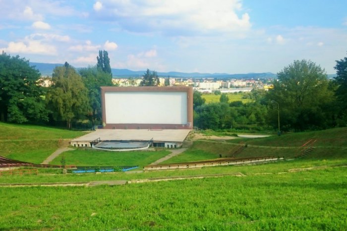 Ilustračný obrázok k článku Amfiteáter sa chystá na veľké podujatie: Uvidíme množstvo známych rodákov z Prešova!