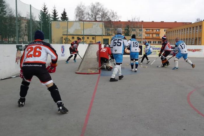 Ilustračný obrázok k článku Hralo sa aj v krutej zime: Výsledky zápasov Prešovskej hokejbalovej ligy