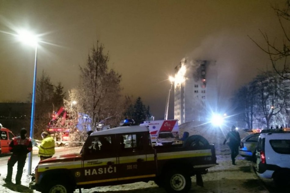 Ilustračný obrázok k článku Požiar paneláku v Prešove likvidovali celú noc: Zasadať bude krízový štáb