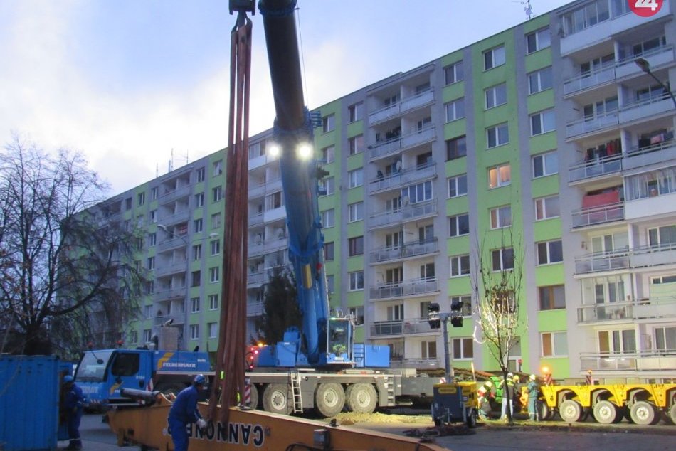 Ilustračný obrázok k článku Dôjde aj k obmedzeniu dopravy: Z Prešova presunú demolačný stroj, ktorý búral bytovku