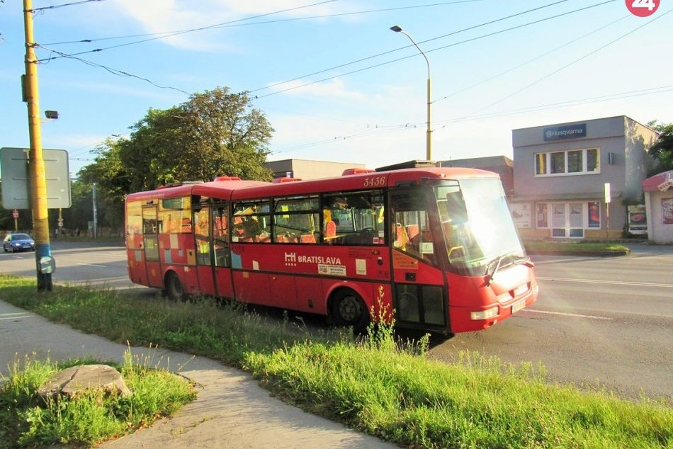 Ilustračný obrázok k článku Prešovčania si na ne ťažšie zvykajú: Ojazdené autobusy z Bratislavy premaľujú, FOTO