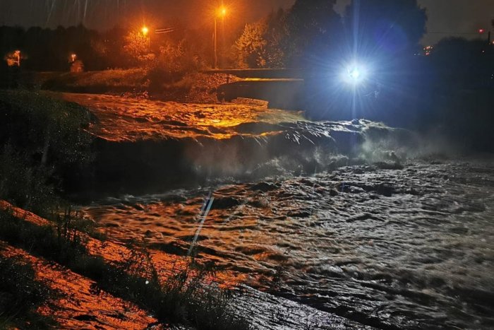Ilustračný obrázok k článku Hasiči v Prešove a okolí: Práca vyše hlavy kvôli zaplavenej ceste aj zosuvu pôdy! FOTO