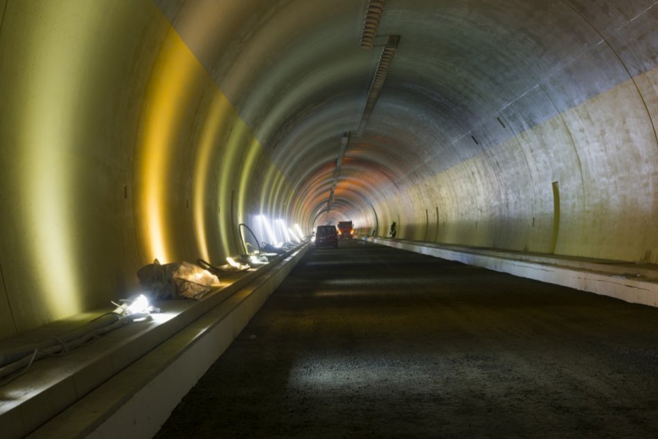 Ilustračný obrázok k článku Vodičom významne urýchli cestovanie: Aktuálne zábery z tunela Prešov, FOTO