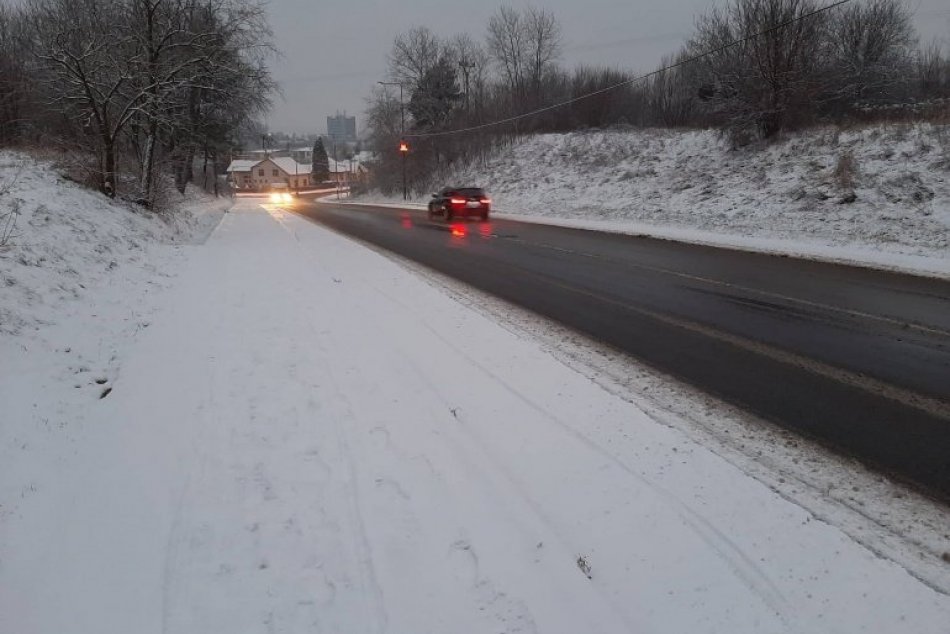 Ilustračný obrázok k článku Vodiči sa prvýkrát v roku pasujú so snehom: Kde bola v Prešovskom kraji najhoršia situácia?