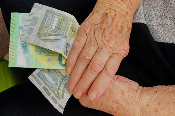 Ilustračný obrázok k článku Ďalšie ZNEUŽITIE dôverčivosti dôchodkyne: TAKTO prišla na východe Slovenska o tisíce eur!