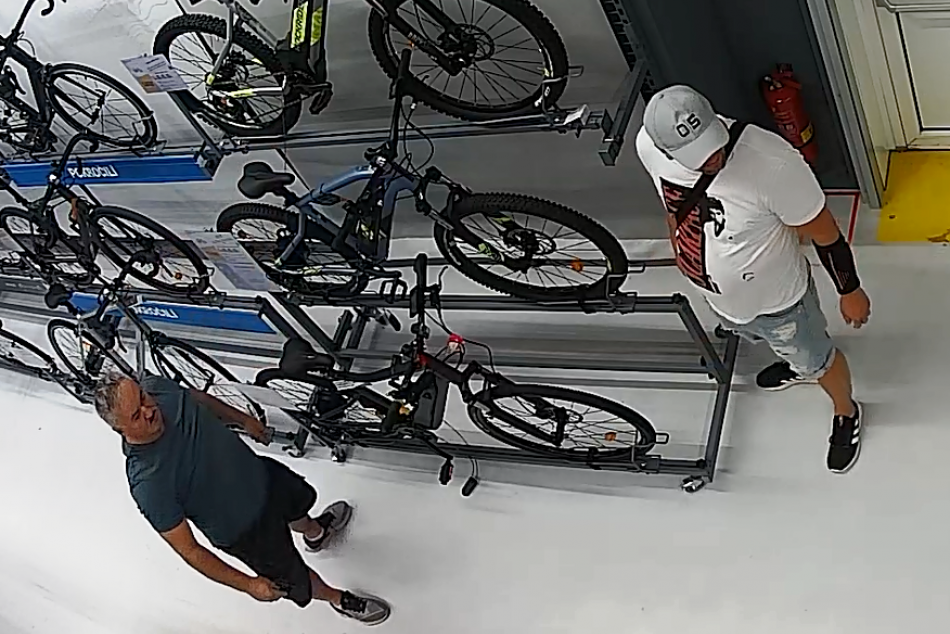 Ilustračný obrázok k článku Muži na FOTO odišli z prešovskej predajne s bicyklami, zabudli však za nich zaplatiť