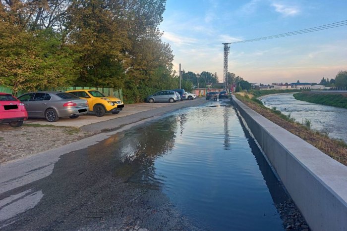 Ilustračný obrázok k článku Problém pri Toryse: Po budovaní protipovodňových opatrení sa na mieste drží KALUŽ vody