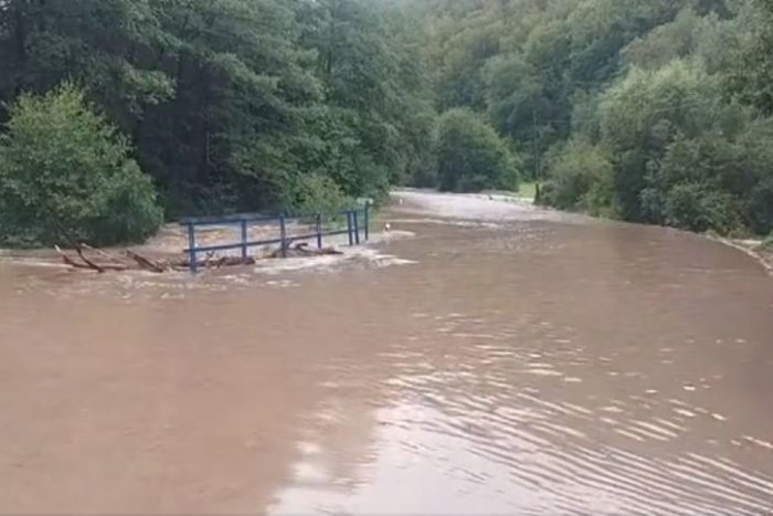 Ilustračný obrázok k článku Na východe sa po búrke vyliala rieka: Voda zaplavila cestu, VIDEO