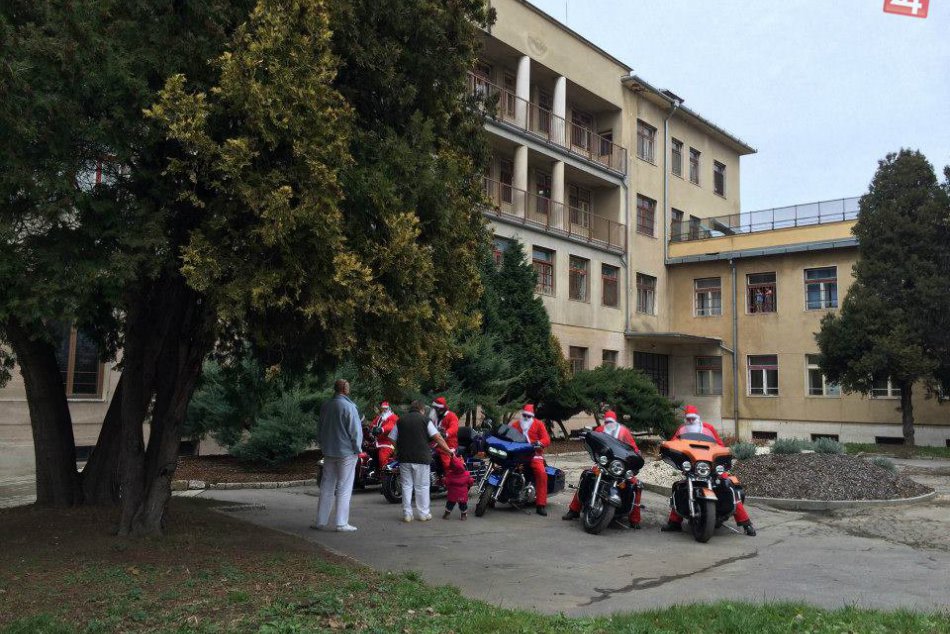Mikulášov na motorkách ste isto nevideli: Zjavili sa na Hlavnej v Prešove!