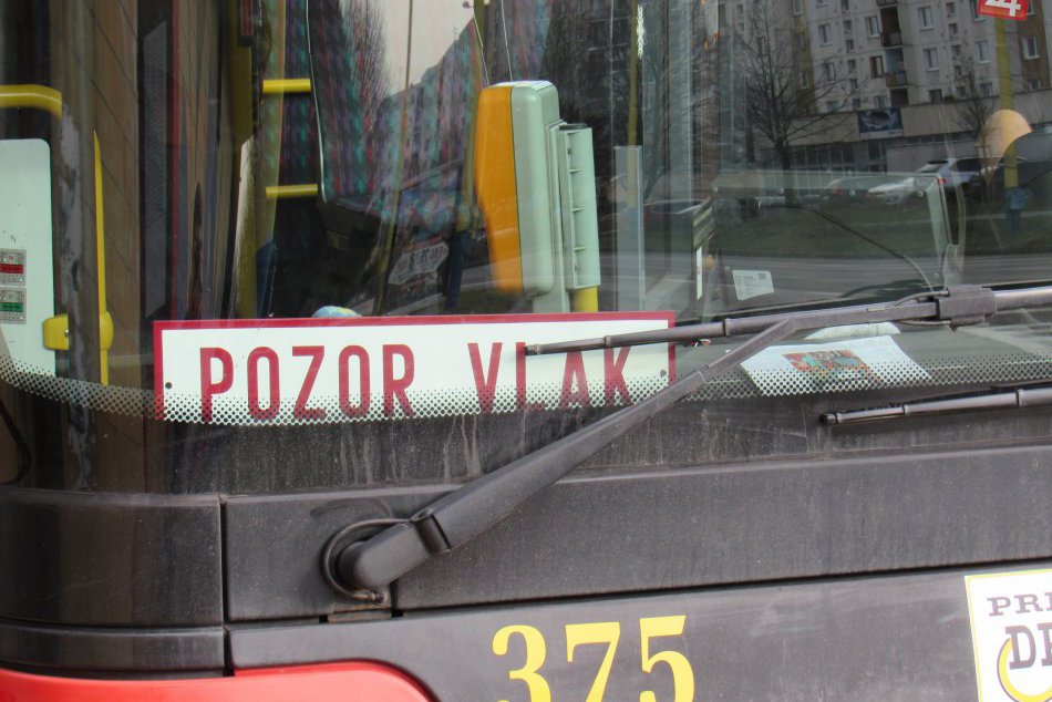FOTO: To dokáže rozosmiať... Vtipná ceduľka v autobuse prešovskej MHD!