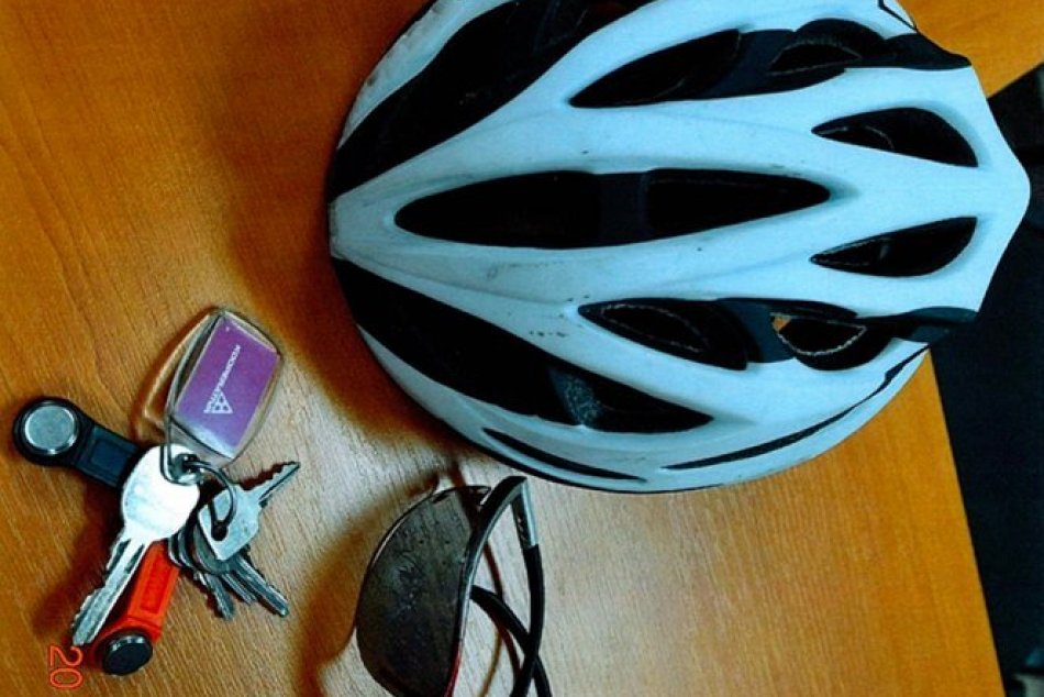 FOTO vecí neznámeno cyklistu: Policajti pátrali po jeho totožnosti