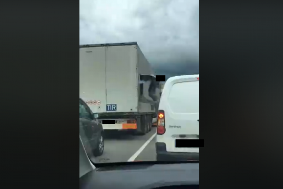 Na Sekčove podľa polície vyskočili z nákladného auta migranti