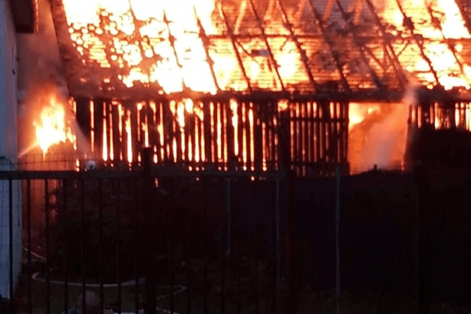Požiar po údere blesku v Prešove