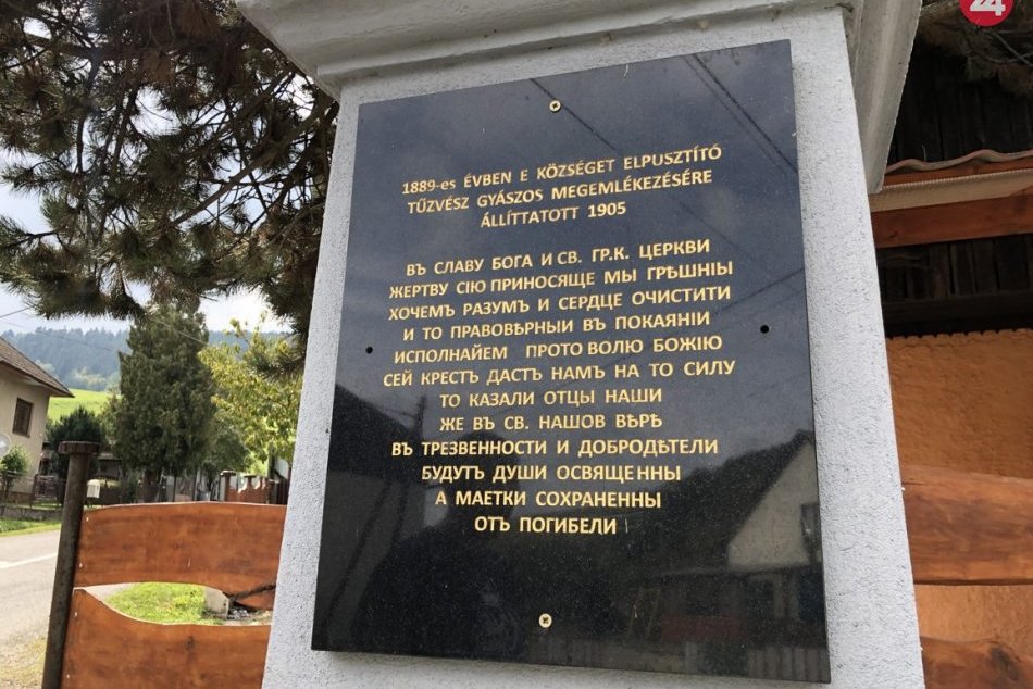 Na kríži je text v cirkevnej slovančine: Majú ho v obci Miklušovce pri Prešove