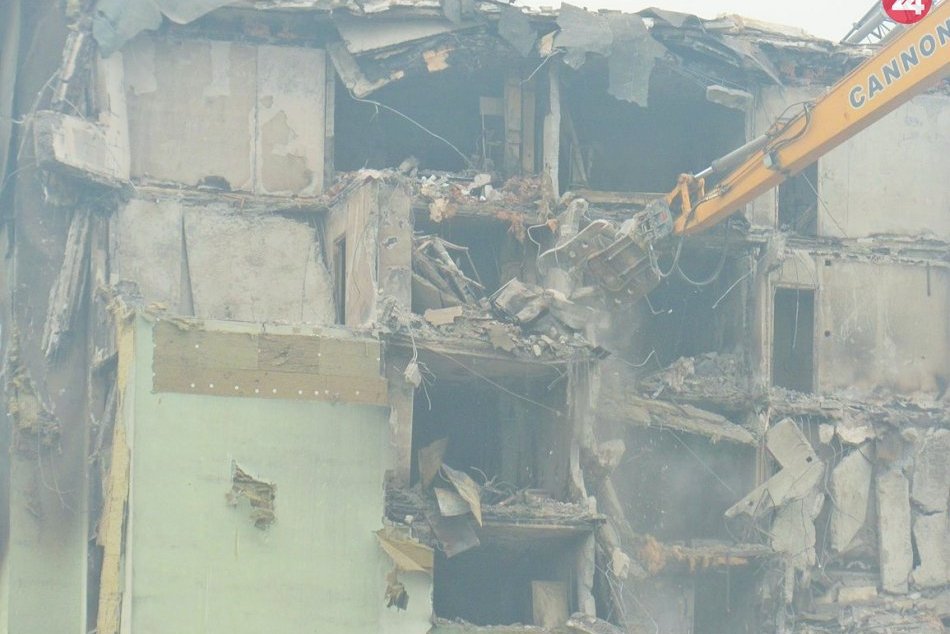 Búracie práce zničenej prešovskej bytovky v OBRAZOCH