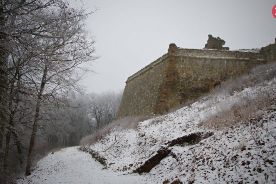 Obrazom: Krásna príroda v zimnej verzii na Šarišskom hrade