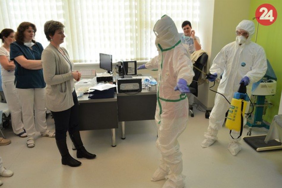 Obrazom: V Prešove nacvičovali príjem pacienta s podozrením na koronavírus