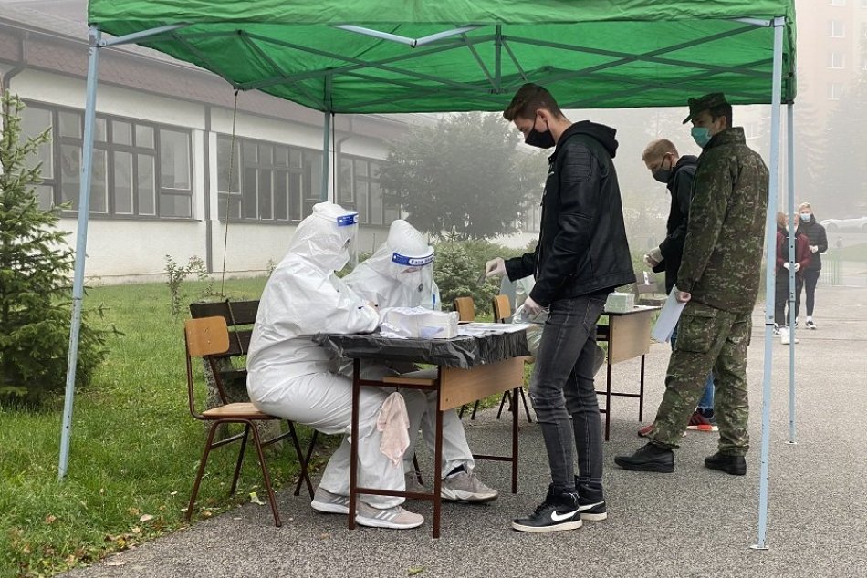 Obrazom: Pomocná sila pri testovaní v podobe ministra Krajčího